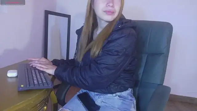 Snapshot of Olivia11_ chatting on February 12, 2026, 1:44 pm Olivia11 online show from February 12, 2026, 1:44 pm