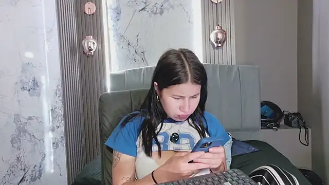 Olivia11  online show from July 28, 2026, 3:21 pm
