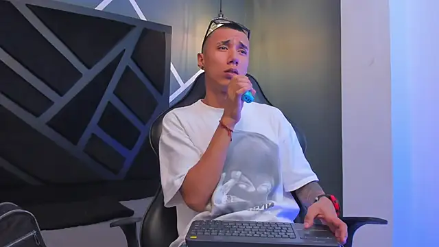 Justin Lakee online show from September 25, 2025, 11:11 pm