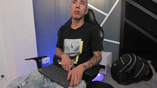 Justin Lakee online show from September 23, 2025, 11:12 pm