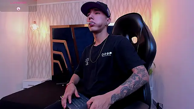 Justin Lakee online show from October 7, 2025, 11:50 pm