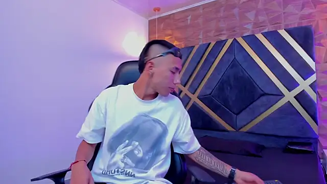 Justin Lakee online show from October 24, 2025, 11:15 pm