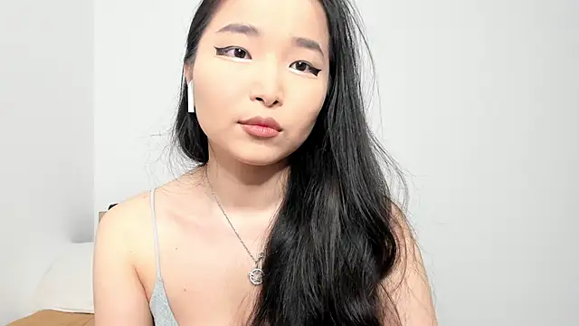 Soyun Mia online show from May 15, 2026, 1:20 pm