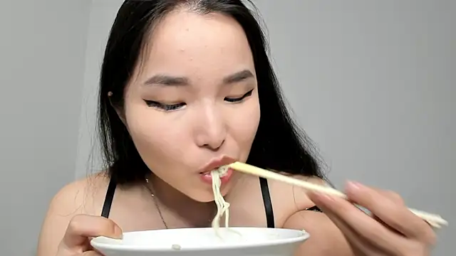 Soyun Mia online show from April 10, 2026, 12:23 pm