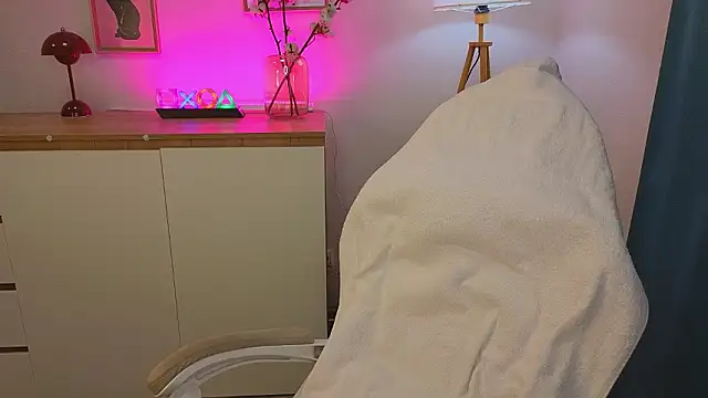  Den1s  online show from February 19, 2026, 12:24 pm