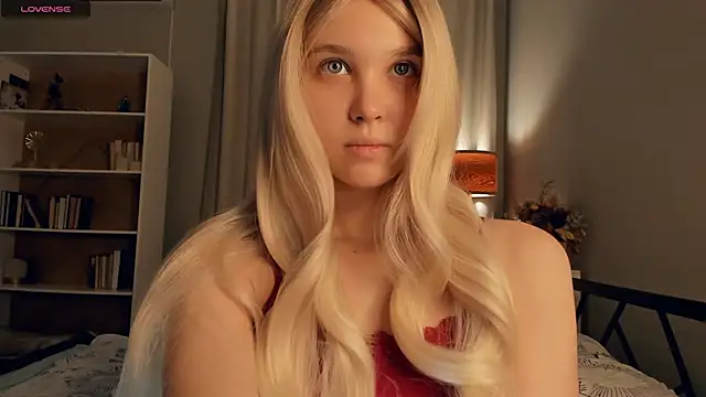 Snapshot of ErinBissonnette chatting on October 20, 2025, 7:14 pm ErinBissonnette online show from October 20, 2025, 7:14 pm