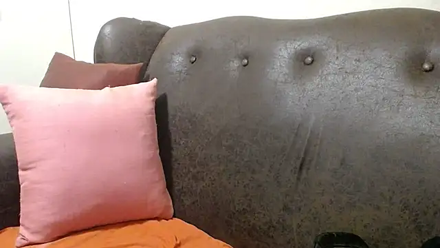bustylaura4u online show from February 27, 2025, 9:25 pm