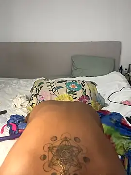 Snapshot of x_deluLuz_x chatting on October 29, 2025, 7:18 am x deluLuz x online show from October 29, 2025, 7:18 am