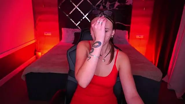 Snapshot of LioraFox chatting on September 21, 2025, 1:33 am LioraFox online show from September 21, 2025, 1:33 am