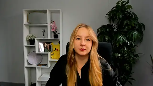 CarolGonzalez online show from September 29, 2025, 7:48 am
