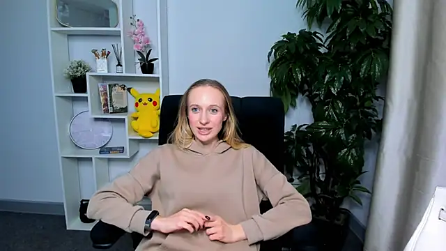 Snapshot of HelenLindsey chatting on October 26, 2025, 4:29 pm HelenLindsey online show from October 26, 2025, 4:29 pm