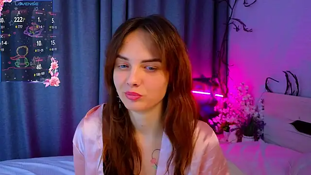 LisaDrake online show from October 21, 2025, 7:24 pm