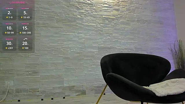 Snapshot of Jelly_Bee chatting on September 16, 2025, 7:37 pm Jelly Bee online show from September 16, 2025, 7:37 pm