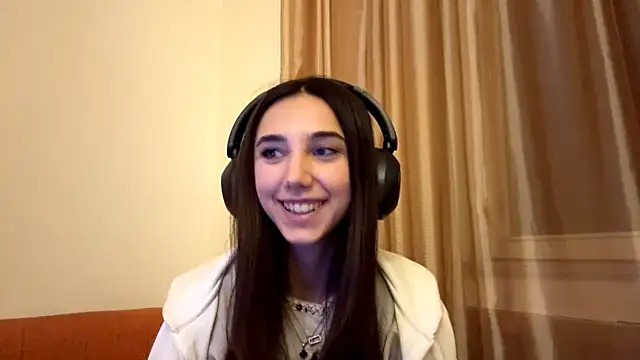 Snapshot of LinaMour chatting on September 28, 2025, 11:12 pm LinaMour online show from September 28, 2025, 11:12 pm