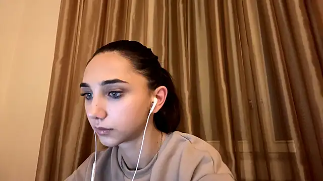 Snapshot of LinaMour chatting on September 26, 2025, 11:22 pm LinaMour online show from September 26, 2025, 11:22 pm