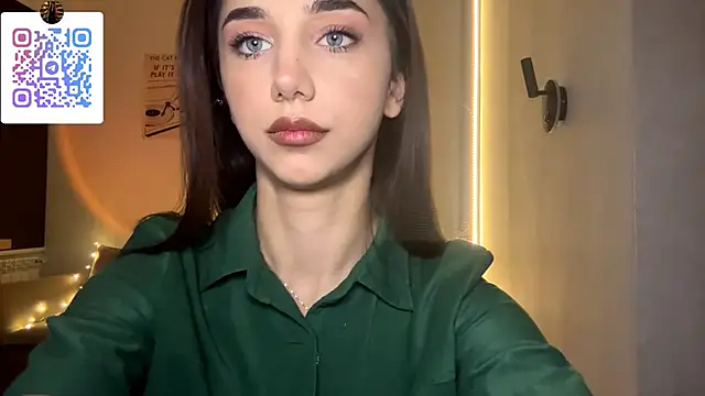 Snapshot of LinaMour chatting on February 23, 2026, 10:32 pm LinaMour online show from February 23, 2026, 10:32 pm