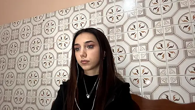 LinaMour online show from November 5, 2025, 10:13 pm