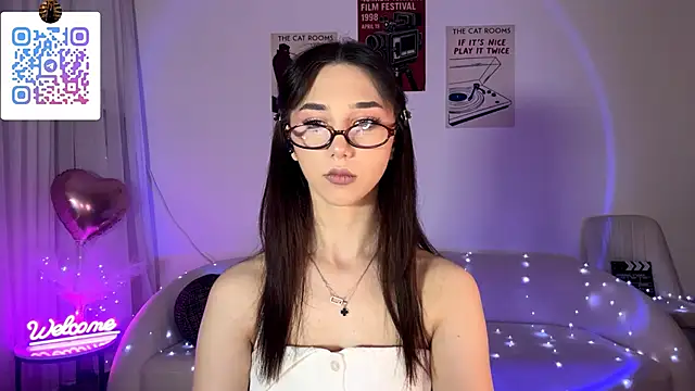 LinaMour online show from May 17, 2026, 10:10 pm