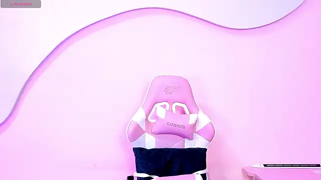 SkylerBloomm online show from November 4, 2025, 3:21 am