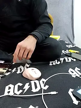 yazinyazin1 online show from December 21, 2025, 11:34 am