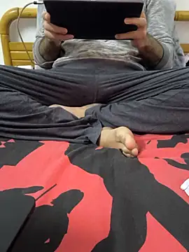 yazinyazin1 online show from November 18, 2025, 7:39 pm