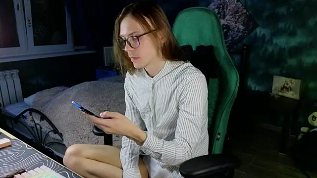 Snapshot of artass2 chatting on October 31, 2025, 3:19 pm artass2 online show from October 31, 2025, 3:19 pm