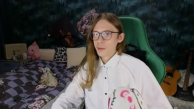 Snapshot of artass2 chatting on October 4, 2025, 10:55 pm artass2 online show from October 4, 2025, 10:55 pm