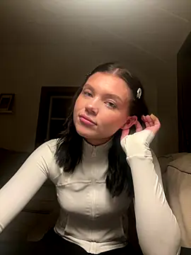alexapalmqvist online show from September 16, 2025, 8:10 pm
