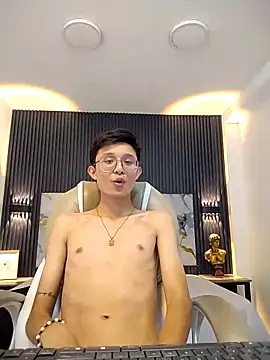 Snapshot of SantiagoRusso18 chatting on October 7, 2025, 3:24 pm SantiagoRusso18 online show from October 7, 2025, 3:24 pm