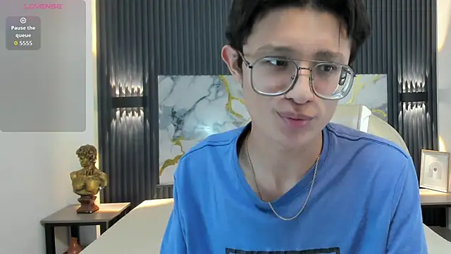 SantiagoRusso18 online show from November 25, 2025, 2:01 am