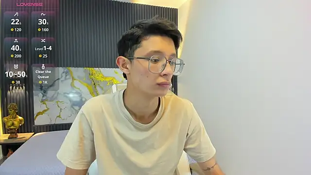 Snapshot of SantiagoRusso18 chatting on September 23, 2025, 12:12 pm SantiagoRusso18 online show from September 23, 2025, 12:12 pm