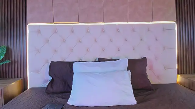 Snapshot of alison_harper19 chatting on October 28, 2025, 12:04 pm alison harper19 online show from October 28, 2025, 12:04 pm