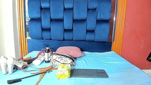 JisooLuv online show from December 2, 2025, 7:26 pm