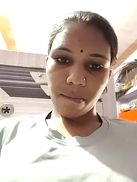 Snapshot of Live-queen08 chatting on October 8, 2025, 6:37 am Live-queen08 online show from October 8, 2025, 6:37 am