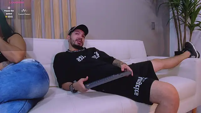 Snapshot of aronandluna chatting on October 10, 2025, 2:29 pm aronandluna online show from October 10, 2025, 2:29 pm