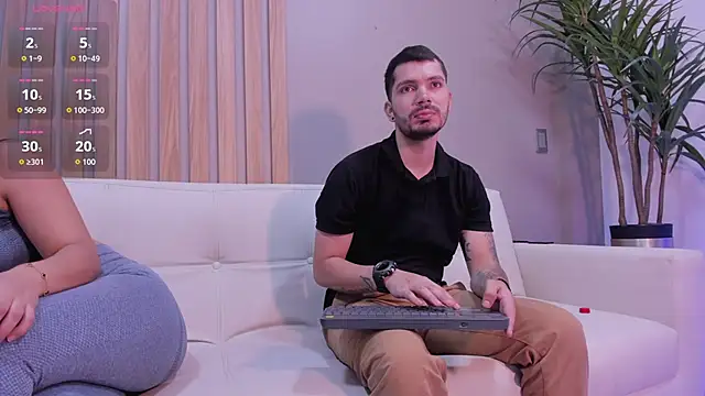 Snapshot of aronandluna chatting on October 2, 2025, 1:25 pm aronandluna online show from October 2, 2025, 1:25 pm