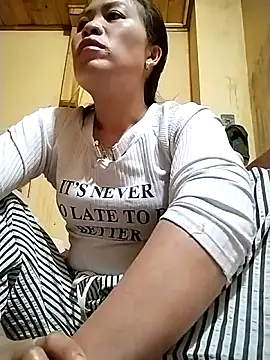 Snapshot of tuyetnhi-00 chatting on October 3, 2025, 4:58 am tuyetnhi-00 online show from October 3, 2025, 4:58 am