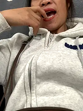 Snapshot of tuyetnhi-00 chatting on October 26, 2025, 8:59 am tuyetnhi-00 online show from October 26, 2025, 8:59 am