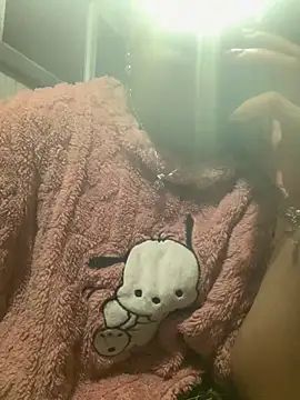 tuyetnhi-00 online show from November 14, 2025, 11:47 am