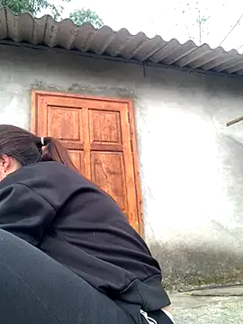 tuyetnhi-00 online show from December 23, 2025, 1:49 am