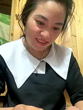 tuyetnhi-00 online show from November 10, 2025, 10:20 am