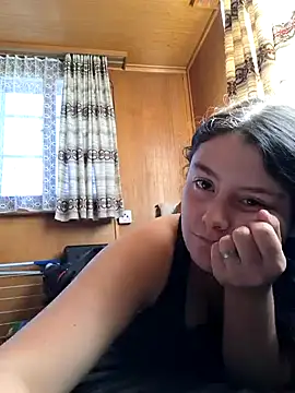 Snapshot of YoungLiisaxx chatting on October 30, 2025, 12:03 pm YoungLiisaxx online show from October 30, 2025, 12:03 pm