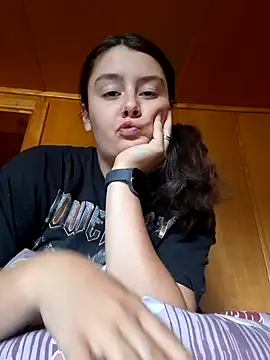 Snapshot of YoungLiisaxx chatting on September 26, 2025, 12:01 pm YoungLiisaxx online show from September 26, 2025, 12:01 pm