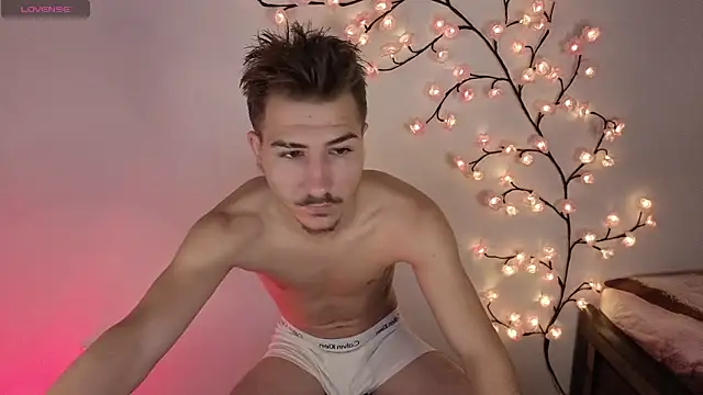 Snapshot of MarioK1 chatting on October 13, 2025, 5:09 am MarioK1 online show from October 13, 2025, 5:09 am