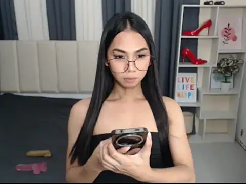 Snapshot of PetiteAsianYuki chatting on October 24, 2025, 5:50 am PetiteAsianYuki online show from October 24, 2025, 5:50 am