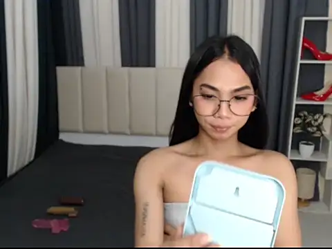 Snapshot of PetiteAsianYuki chatting on October 28, 2025, 6:12 am PetiteAsianYuki online show from October 28, 2025, 6:12 am