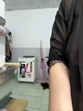 Tiffany-yy online show from October 18, 2025, 4:47 am