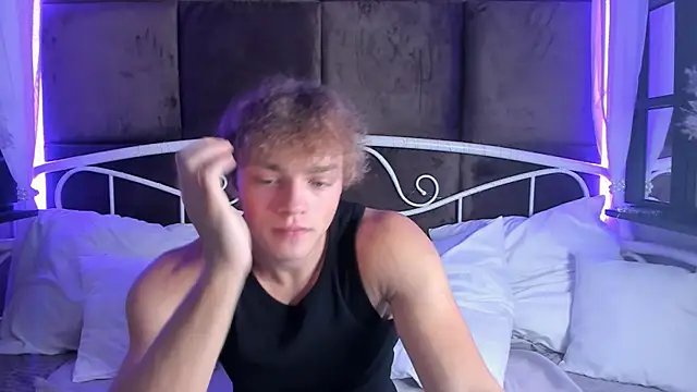 ChaseMuscular online show from October 5, 2025, 3:47 pm