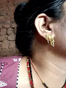 Snapshot of Priya_tyagi chatting on September 30, 2025, 8:42 am Priya tyagi online show from September 30, 2025, 8:42 am