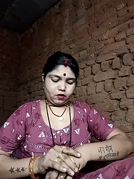 Snapshot of Priya_tyagi chatting on September 29, 2025, 8:32 am Priya tyagi online show from September 29, 2025, 8:32 am